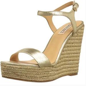 BADGLEY MISCHKA GOLD LEATHER WEAVE WEDGE HEELS SIZE 8
